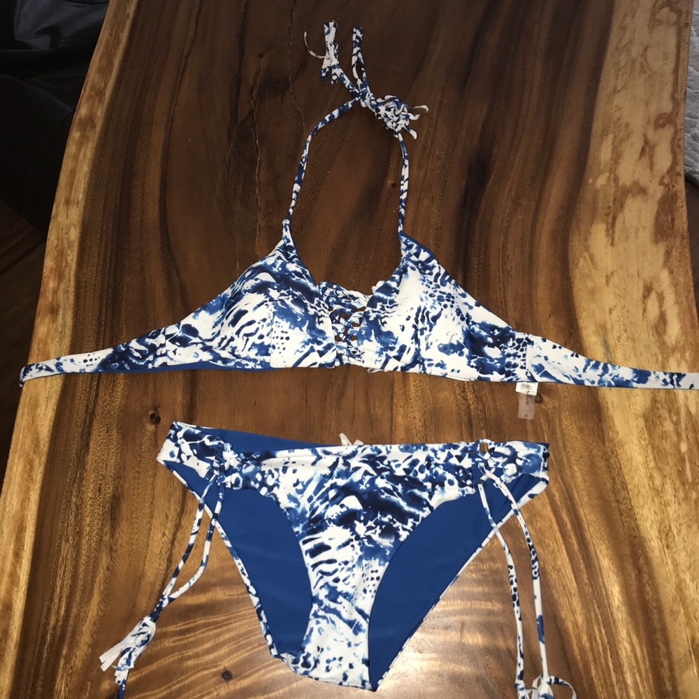 **ONLY WORN ONCE** Reversible Cupshe halter bikini